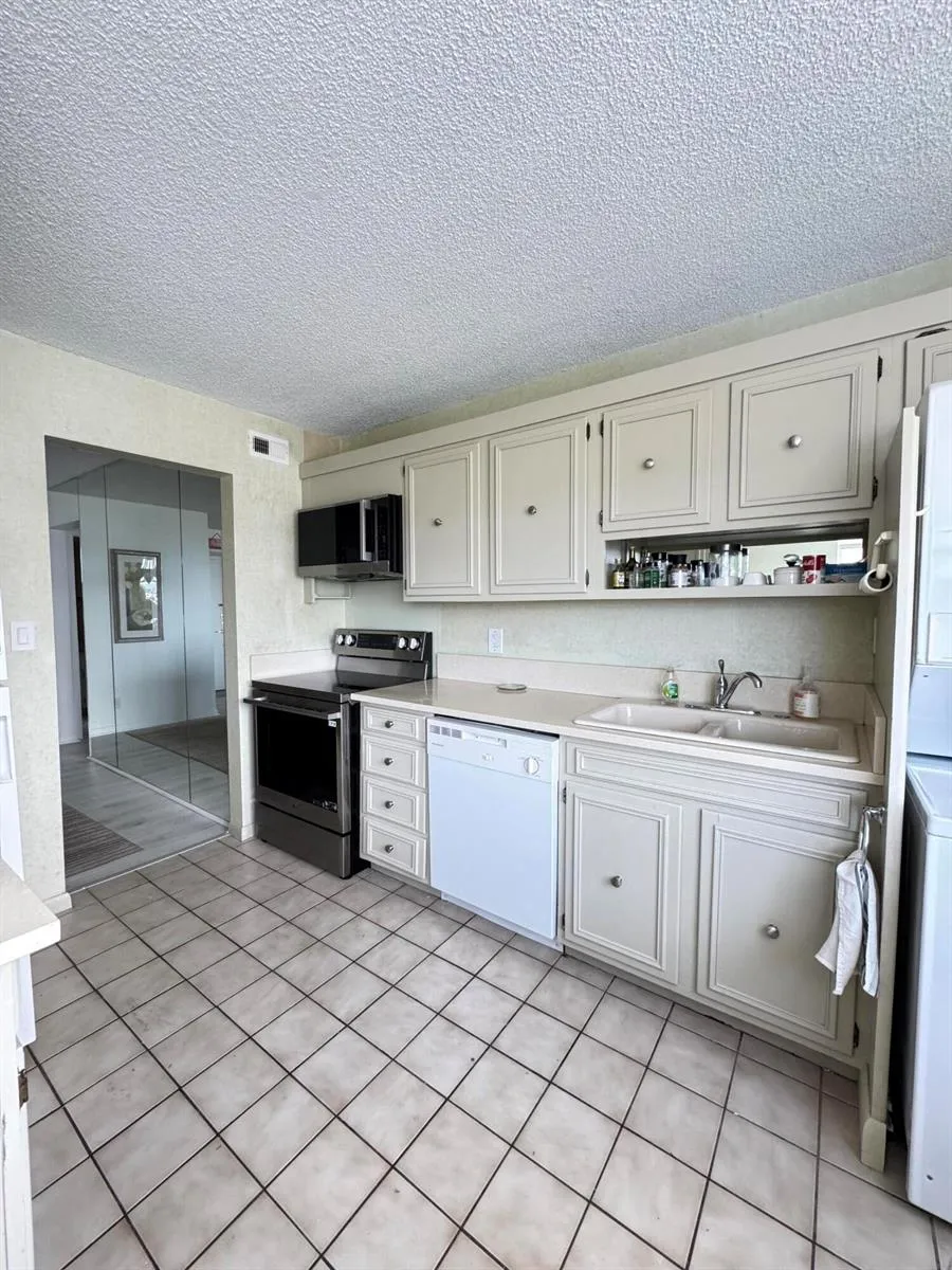 5200 Ocean Boulevard #506 Lauderdale By The Sea, FL 33308