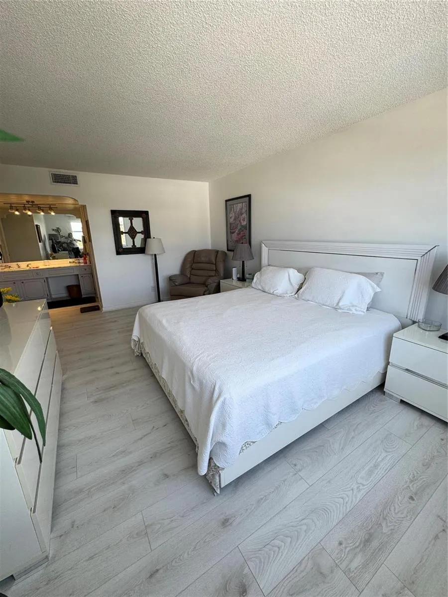 5200 Ocean Boulevard #506 Lauderdale By The Sea, FL 33308