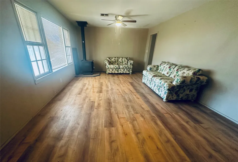1117 S Washington Aspermont, TX 79502