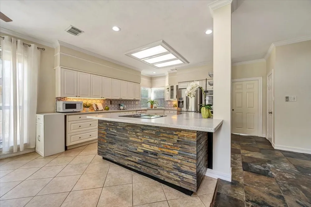 16827 Whitewater Falls Court Pasadena, TX 77059