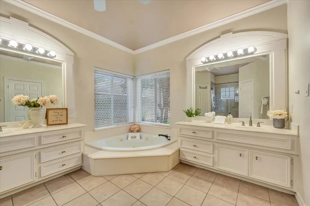 16827 Whitewater Falls Court Pasadena, TX 77059