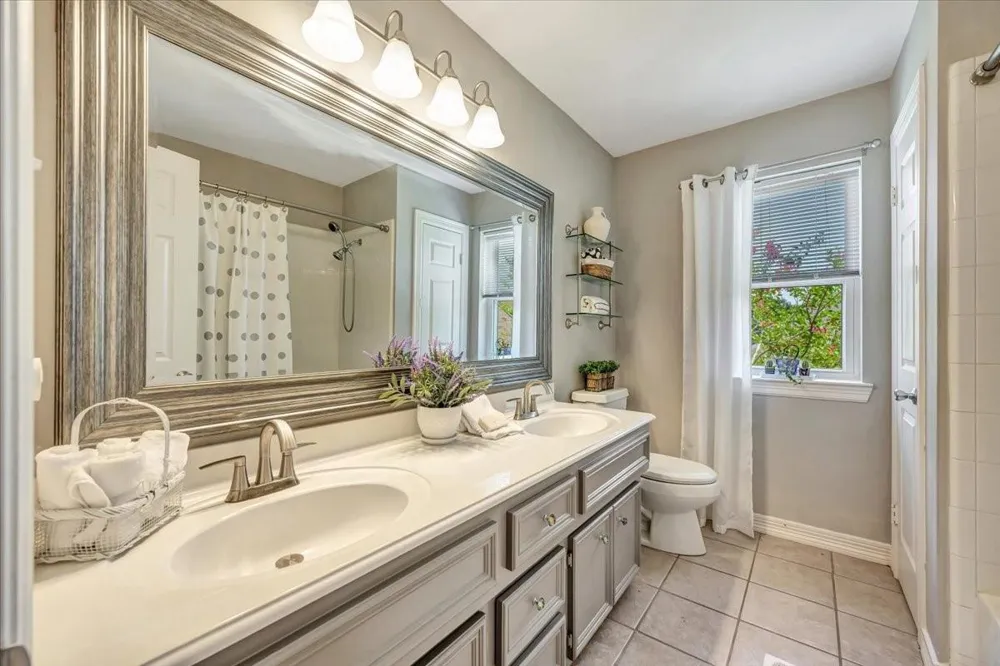16827 Whitewater Falls Court Pasadena, TX 77059