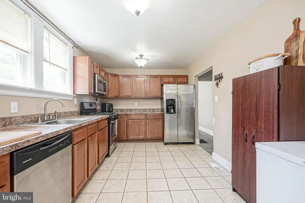 15 S WALNUT AVENUE Maple Shade, NJ 08052