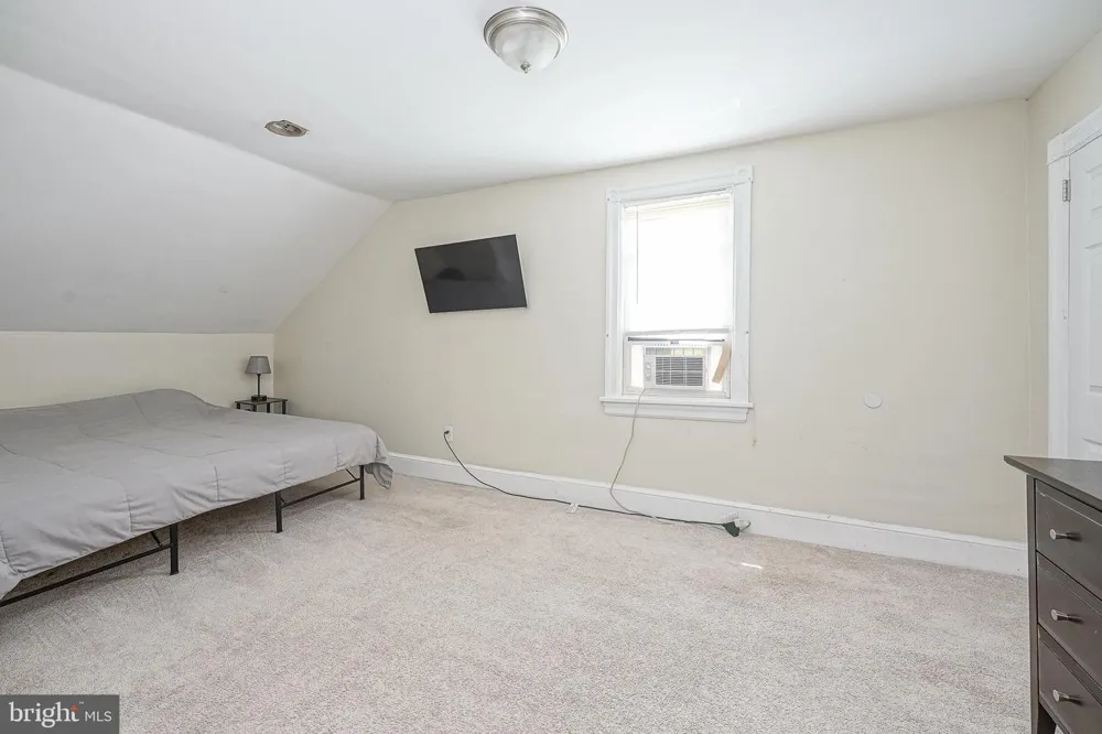 15 S WALNUT AVENUE Maple Shade, NJ 08052