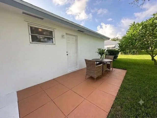 1202 S DRIVE CIRCLE #A Delray Beach, FL 33445