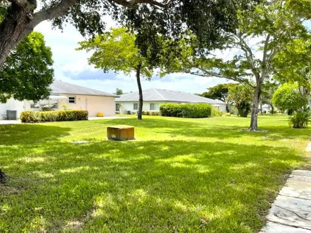 1202 S DRIVE CIRCLE #A Delray Beach, FL 33445