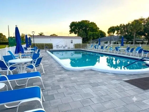 1202 S DRIVE CIRCLE #A Delray Beach, FL 33445