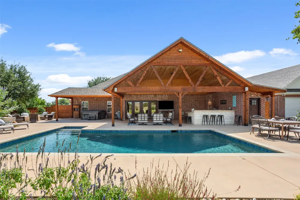 128 Hoffmeyer Lane Robinson, TX 76706