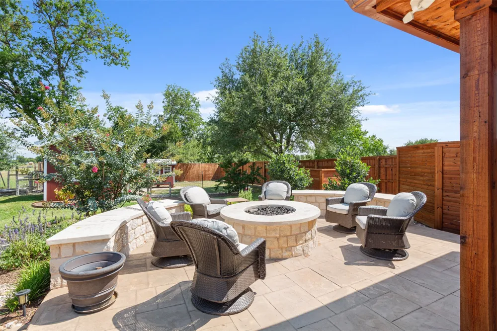 128 Hoffmeyer Lane Robinson, TX 76706