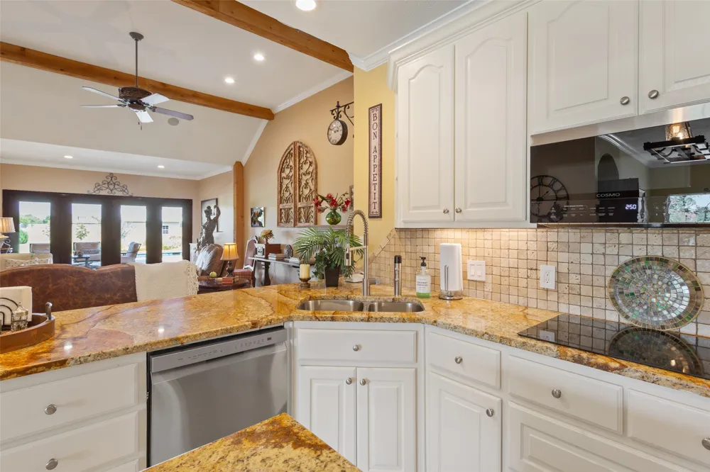 128 Hoffmeyer Lane Robinson, TX 76706