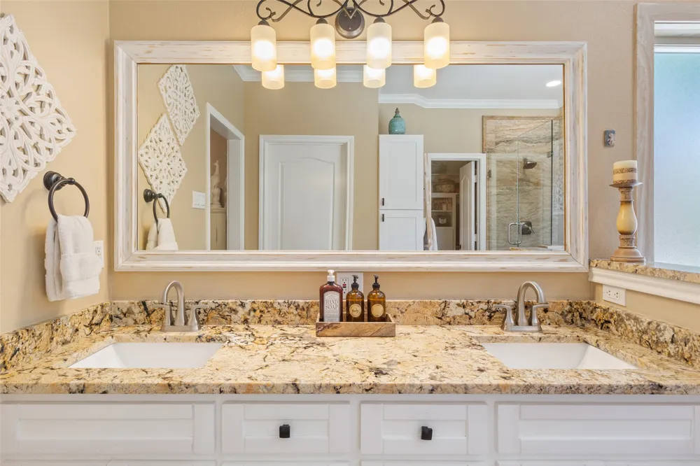 128 Hoffmeyer Lane Robinson, TX 76706