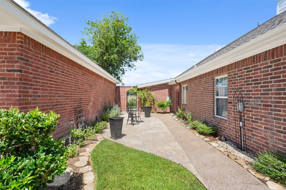 128 Hoffmeyer Lane Robinson, TX 76706