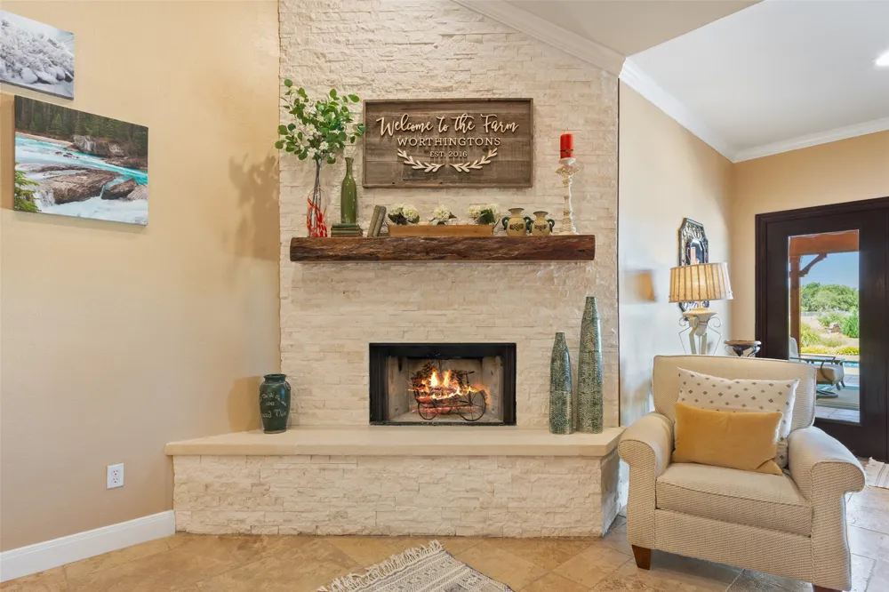 128 Hoffmeyer Lane Robinson, TX 76706