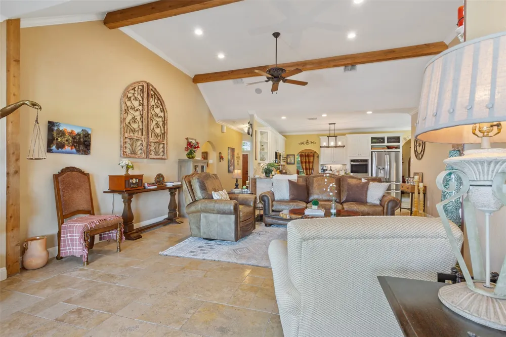 128 Hoffmeyer Lane Robinson, TX 76706