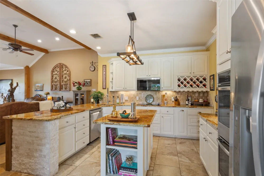 128 Hoffmeyer Lane Robinson, TX 76706