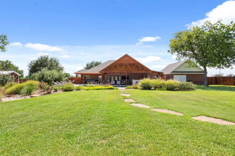 128 Hoffmeyer Lane Robinson, TX 76706