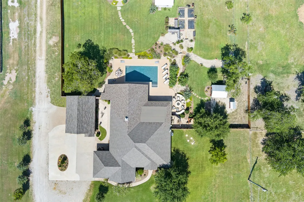 128 Hoffmeyer Lane Robinson, TX 76706