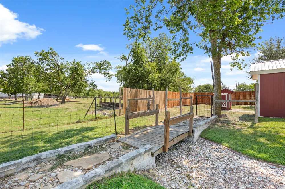 128 Hoffmeyer Lane Robinson, TX 76706