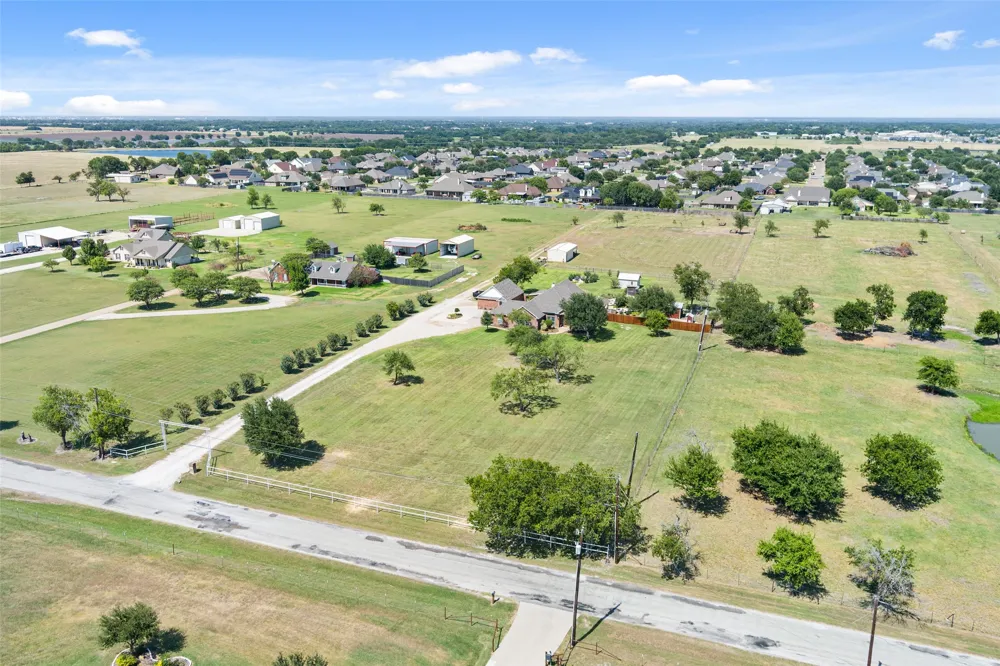 128 Hoffmeyer Lane Robinson, TX 76706