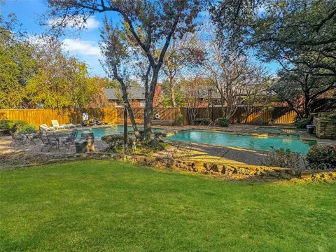 8601 Park Lane #612