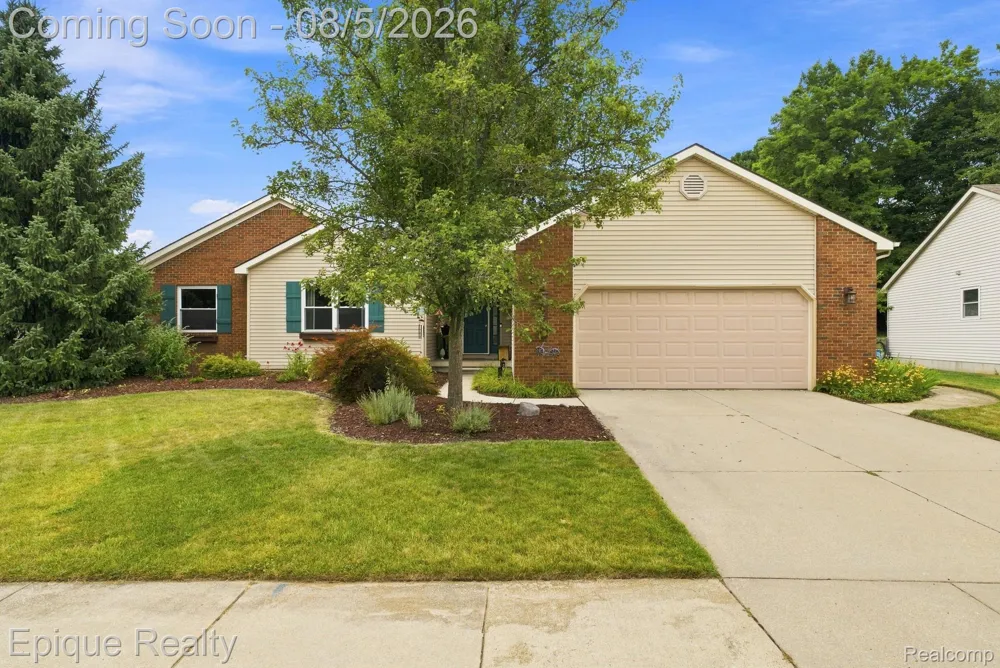 25 Melvin J Court Oxford Village, MI 48371
