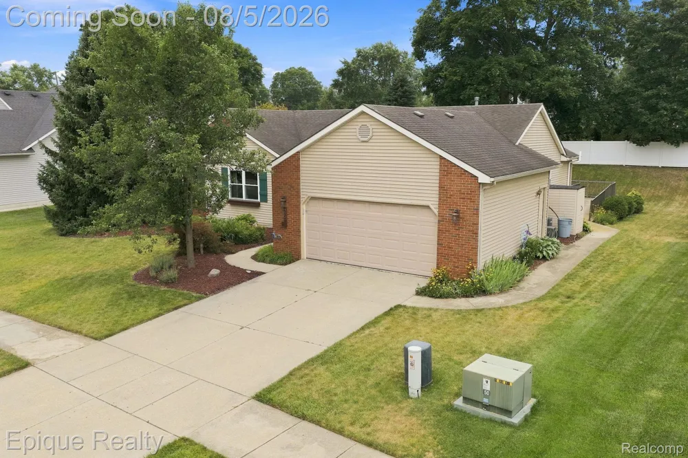 25 Melvin J Court Oxford Village, MI 48371