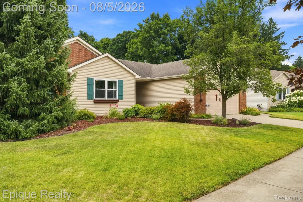 25 Melvin J Court Oxford Village, MI 48371