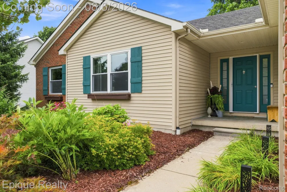 25 Melvin J Court Oxford Village, MI 48371