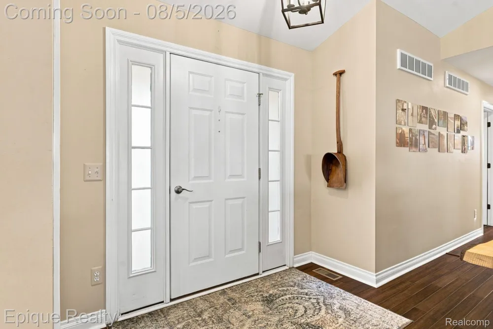25 Melvin J Court Oxford Village, MI 48371