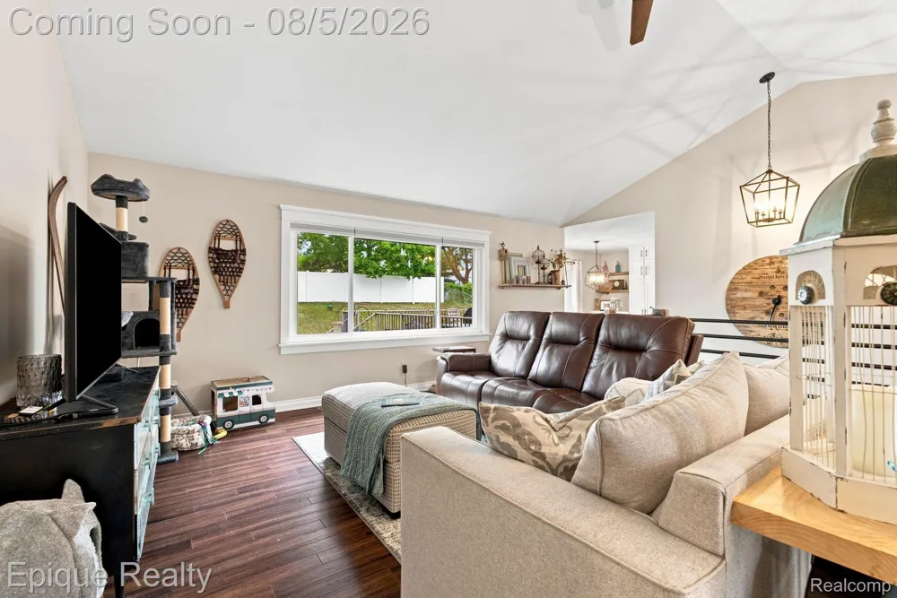 25 Melvin J Court Oxford Village, MI 48371