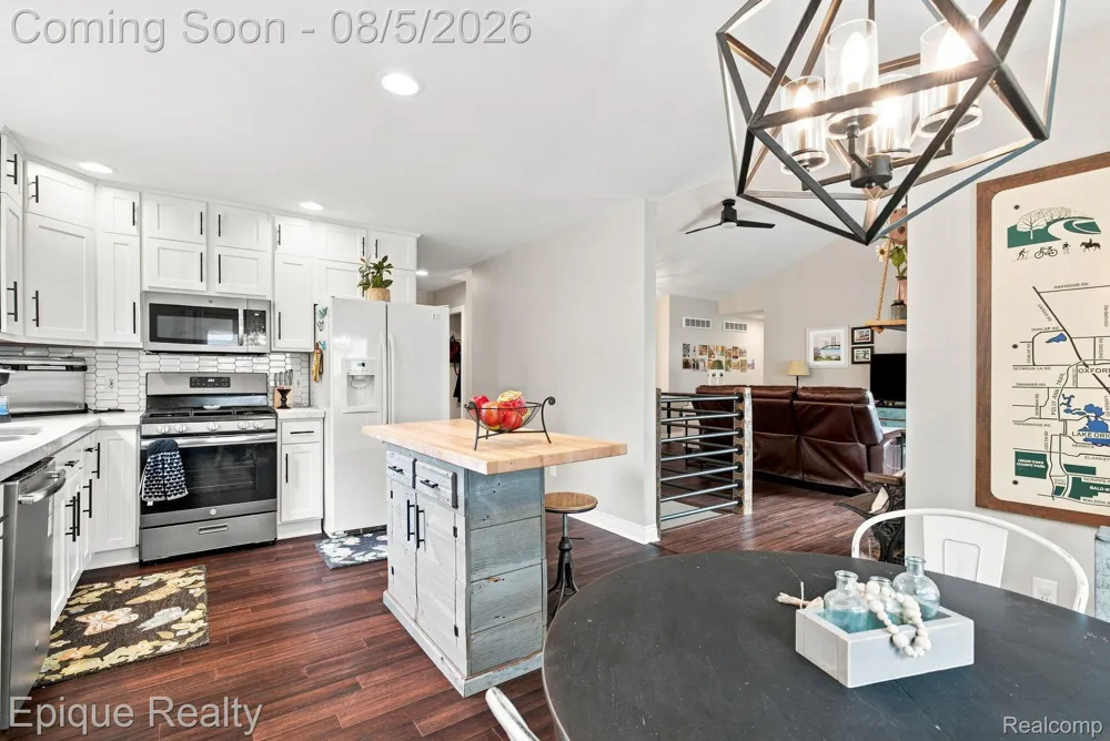 25 Melvin J Court Oxford Village, MI 48371