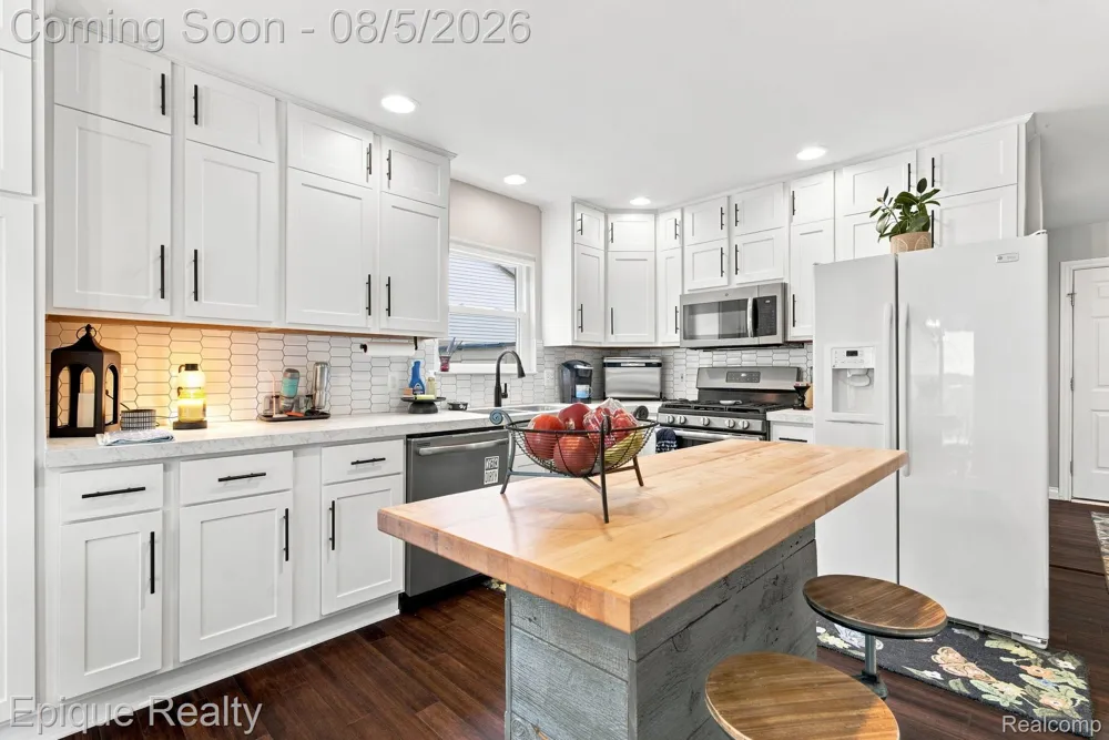 25 Melvin J Court Oxford Village, MI 48371