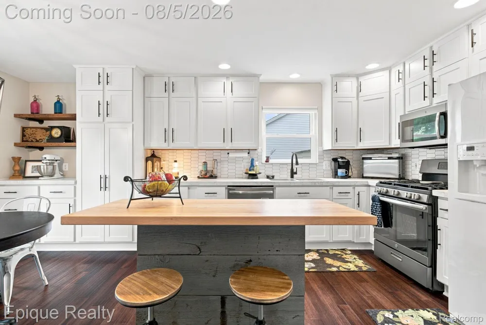 25 Melvin J Court Oxford Village, MI 48371