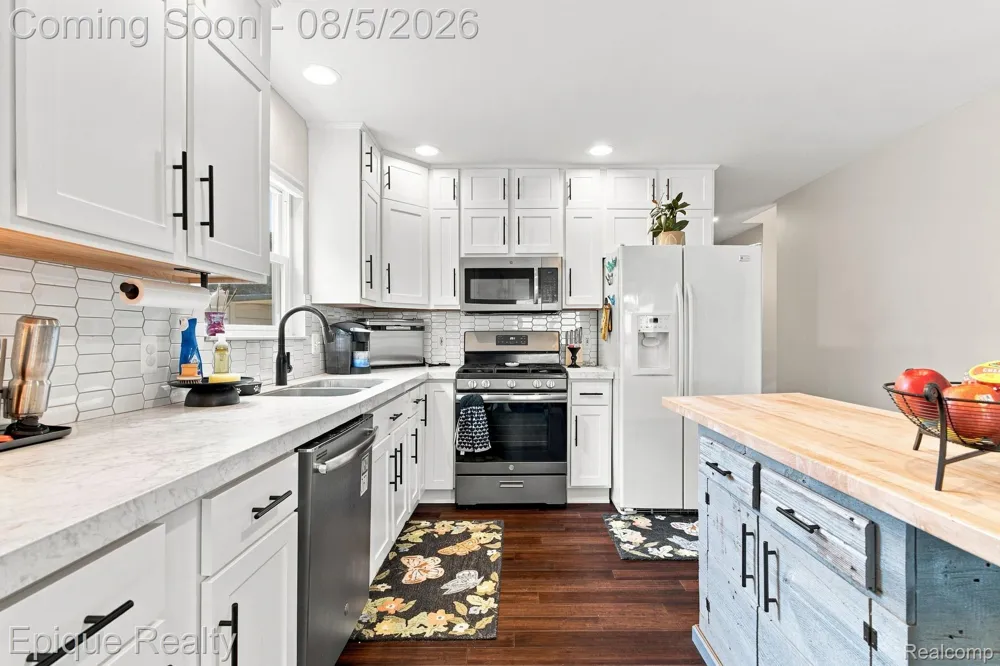 25 Melvin J Court Oxford Village, MI 48371