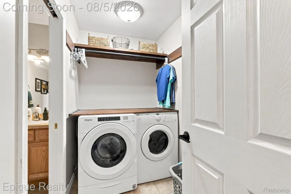 25 Melvin J Court Oxford Village, MI 48371