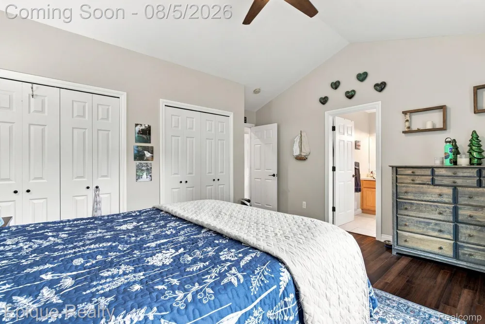 25 Melvin J Court Oxford Village, MI 48371