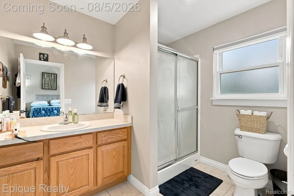 25 Melvin J Court Oxford Village, MI 48371