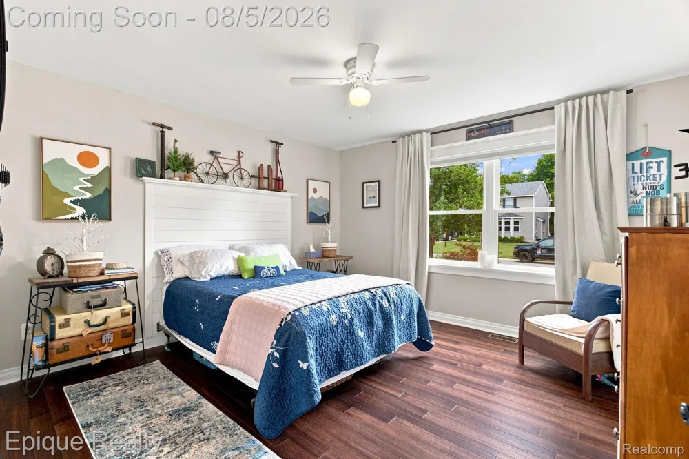 25 Melvin J Court Oxford Village, MI 48371
