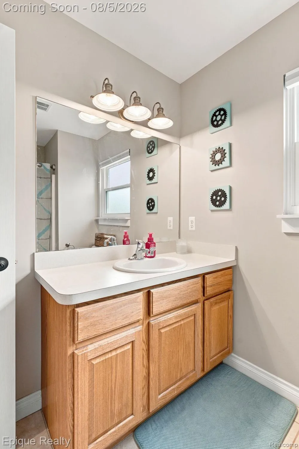 25 Melvin J Court Oxford Village, MI 48371