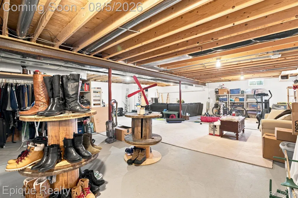 25 Melvin J Court Oxford Village, MI 48371