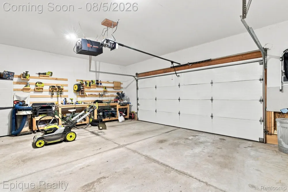 25 Melvin J Court Oxford Village, MI 48371