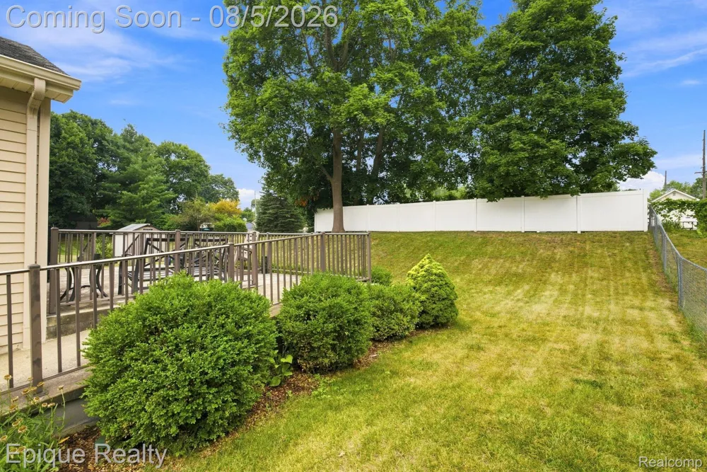 25 Melvin J Court Oxford Village, MI 48371