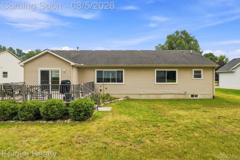 25 Melvin J Court Oxford Village, MI 48371