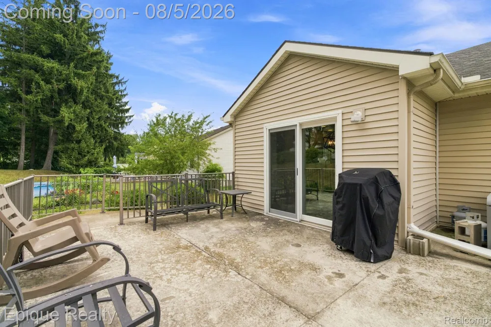 25 Melvin J Court Oxford Village, MI 48371