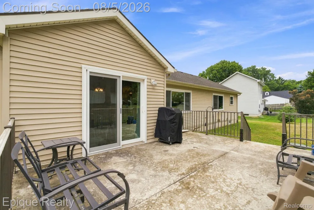 25 Melvin J Court Oxford Village, MI 48371