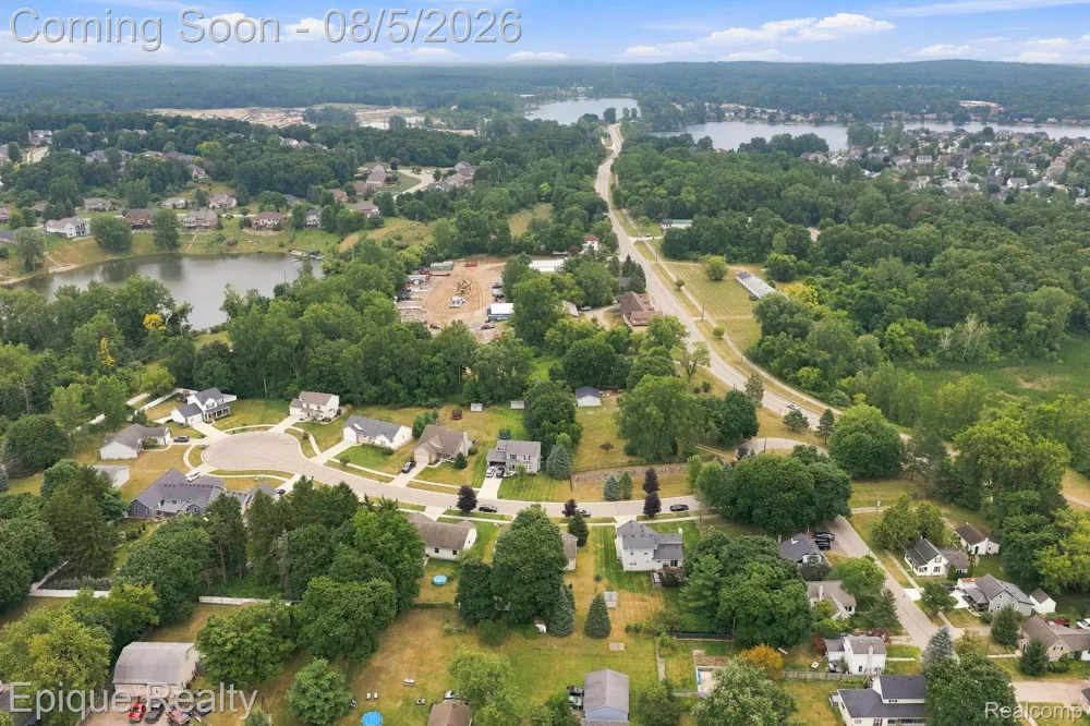 25 Melvin J Court Oxford Village, MI 48371