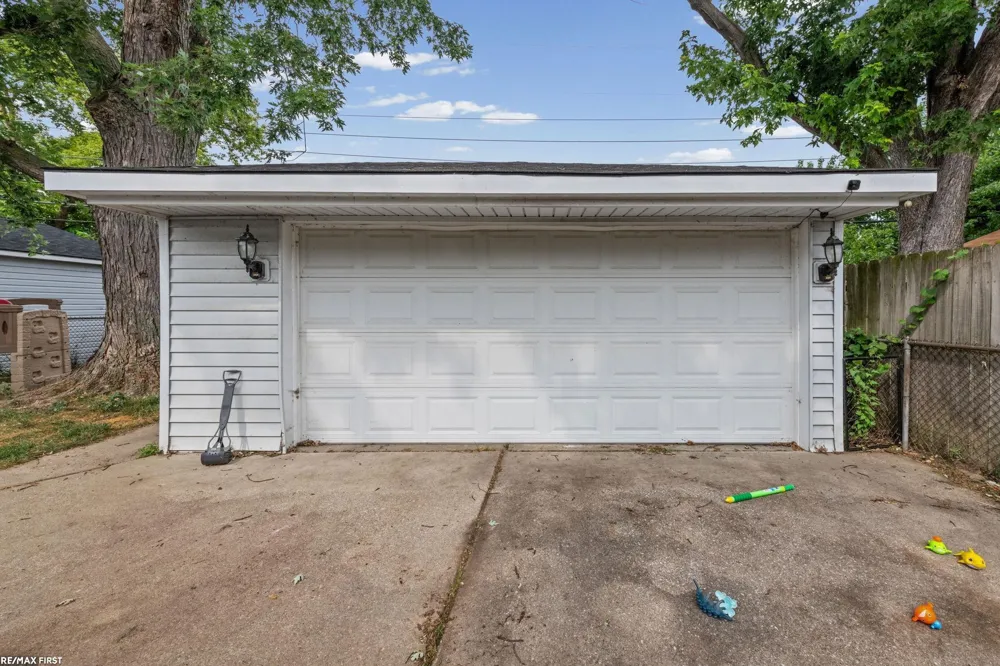 24845 Lambrecht Ave Road Eastpointe City, MI 48021