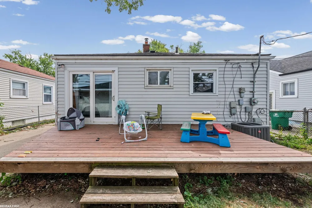 24845 Lambrecht Ave Road Eastpointe City, MI 48021