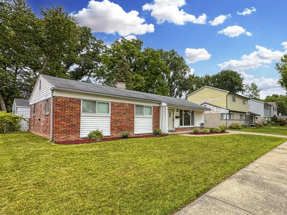 32339 Chalfonte Drive Warren, MI 48092