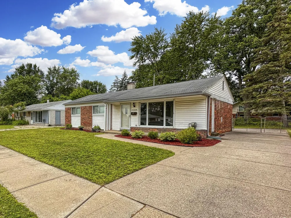 32339 Chalfonte Drive Warren, MI 48092